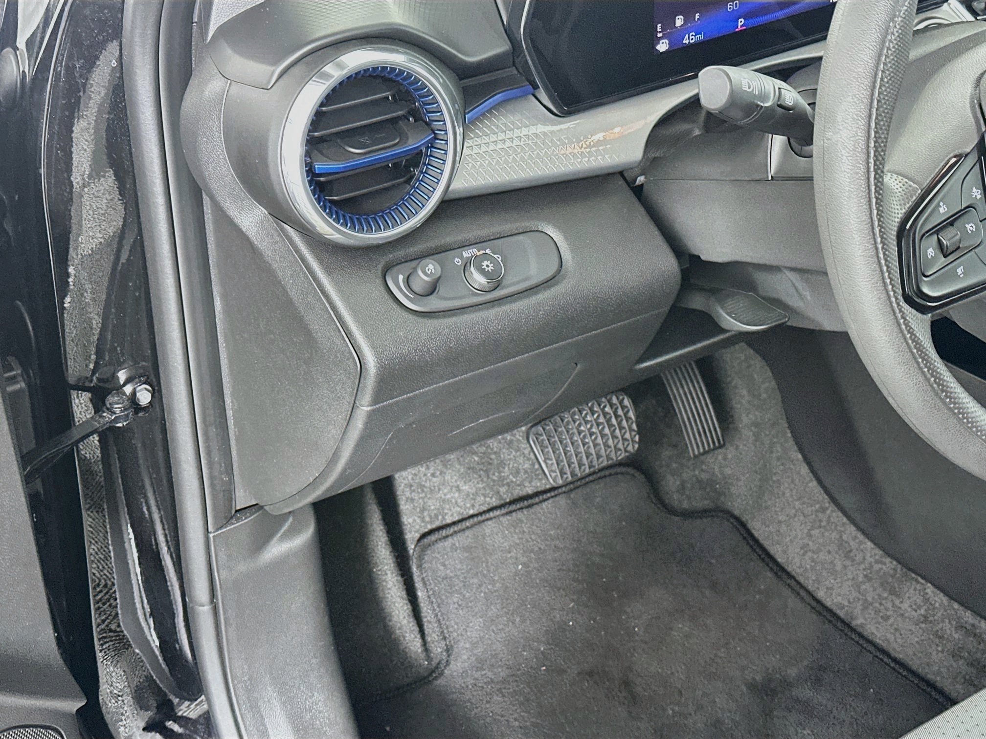 Used 2026 Chevrolet Trax LT FWD image 16