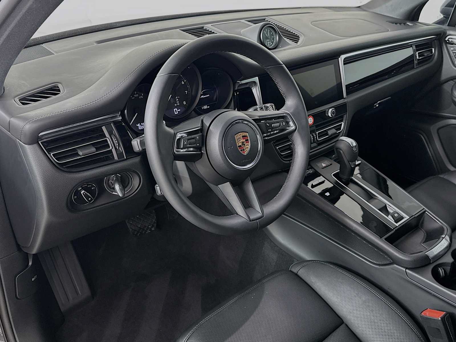 Certified 2026 Porsche Macan AWD/4WD image 4