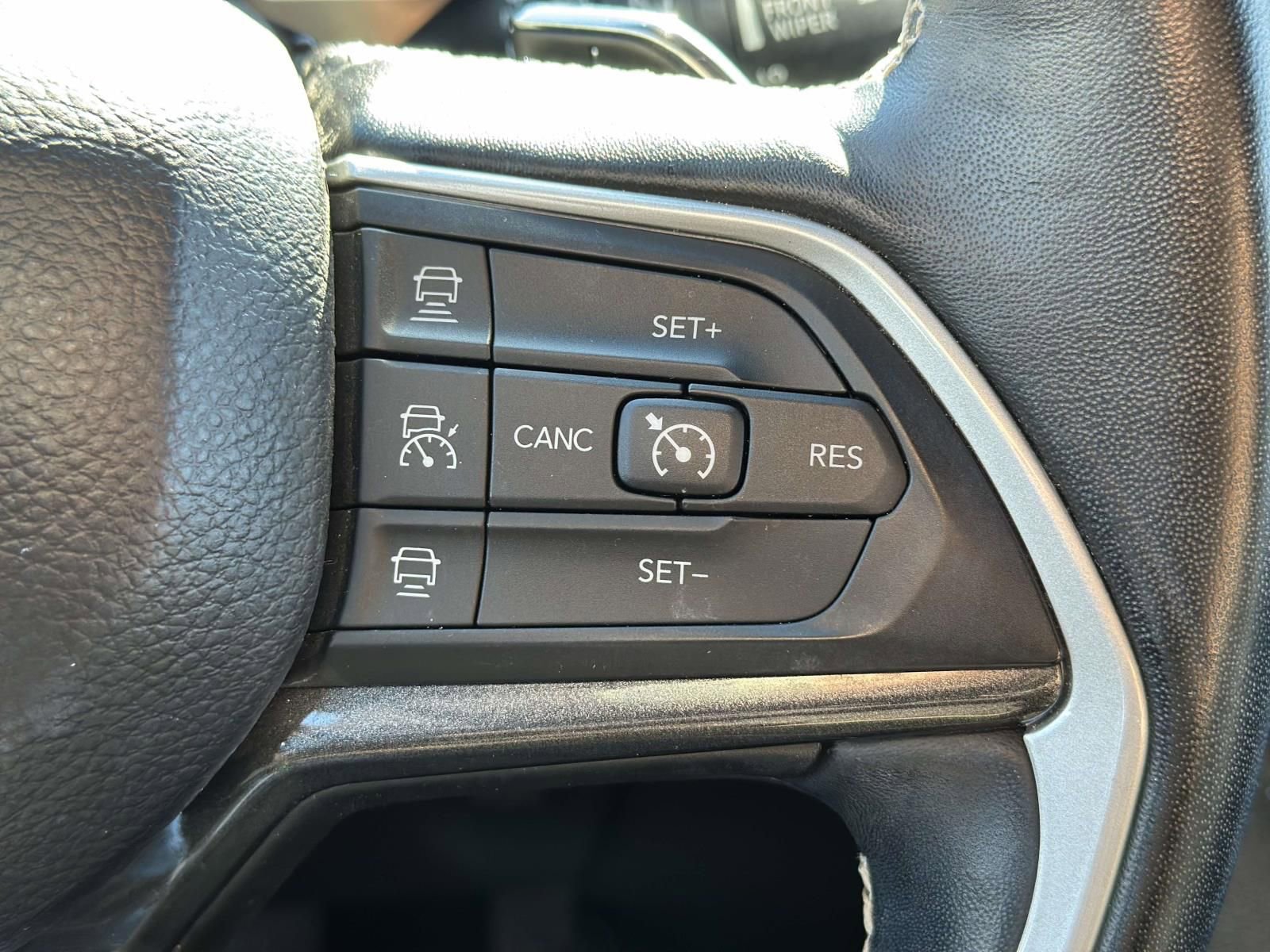 Used 2022 Jeep Grand Cherokee L Laredo AWD/4WD image 15