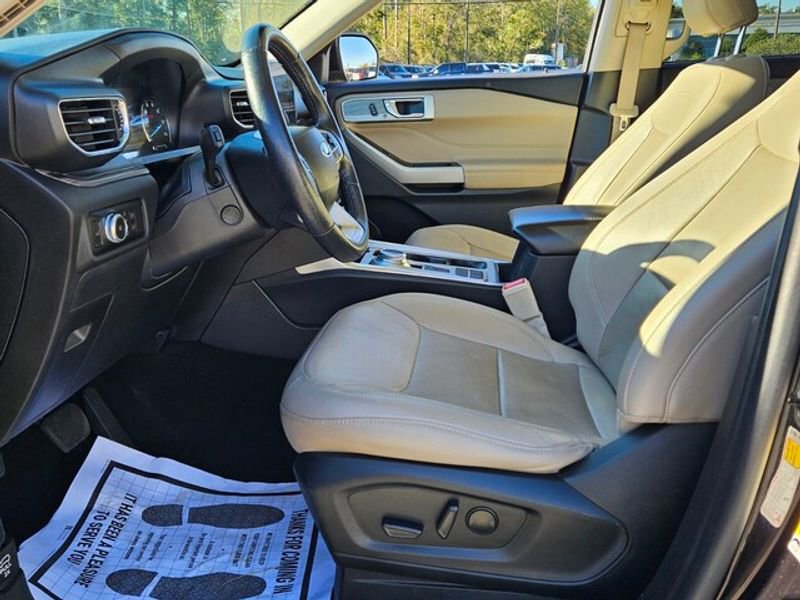 Certified 2023 Ford Explorer Limited w/ Equipment Group 301A RWD image 6