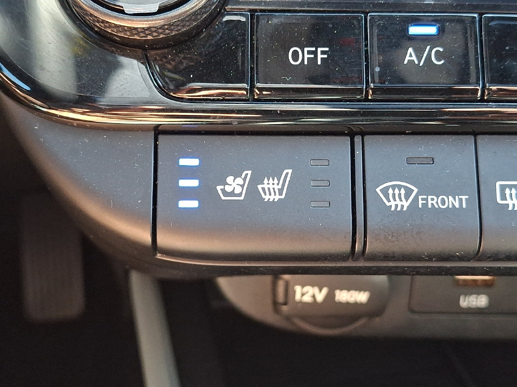 Certified 2025 Hyundai Elantra Limited FWD image 25