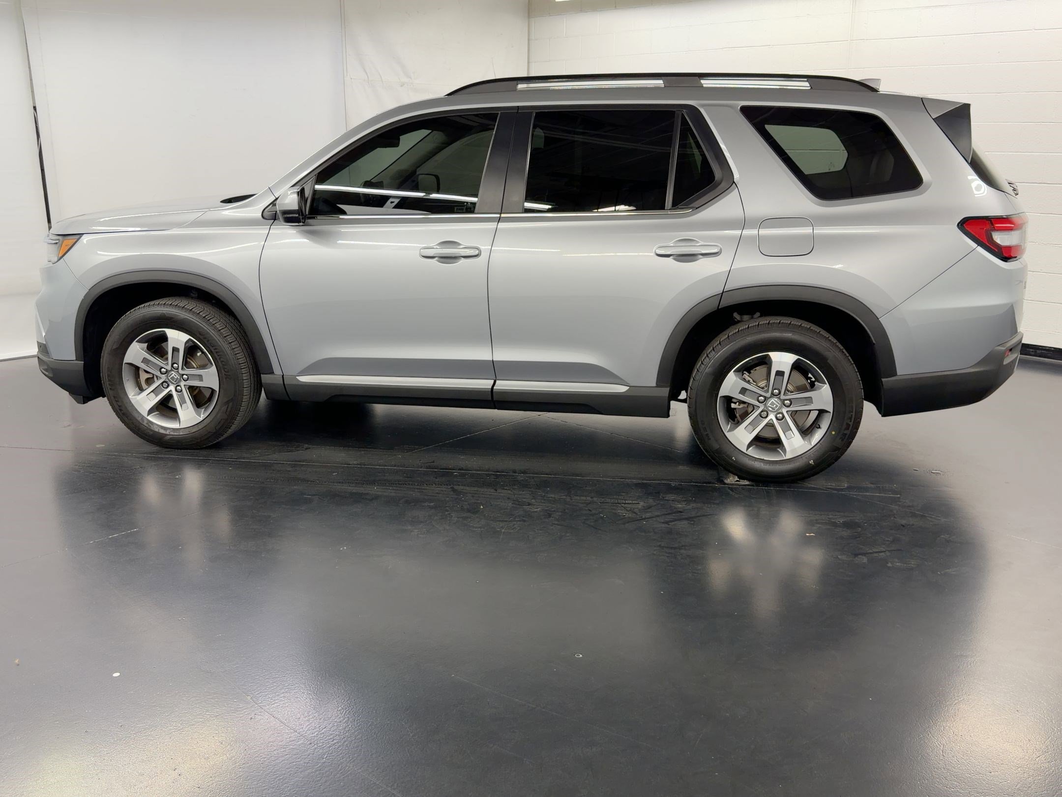 Used 2024 Honda Pilot EX-L image 2