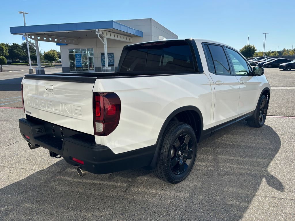 Used 2025 Honda Ridgeline Black Edition image 5