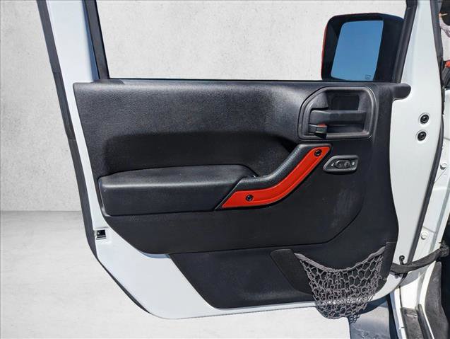 Used 2015 Jeep Wrangler Unlimited Sahara w/ Connectivity Group AWD/4WD image 15