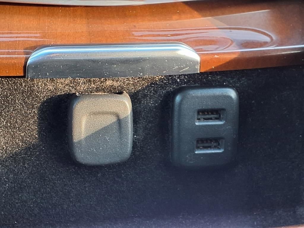 Used 2018 Cadillac Escalade Luxury RWD image 6