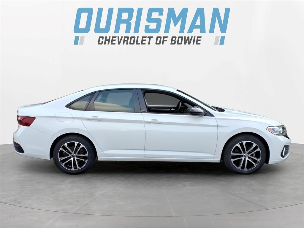 Used 2023 Volkswagen Jetta Sport FWD image 2