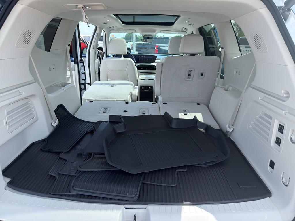 Certified 2025 Buick Enclave Avenir w/ Super Cruise Package FWD image 36