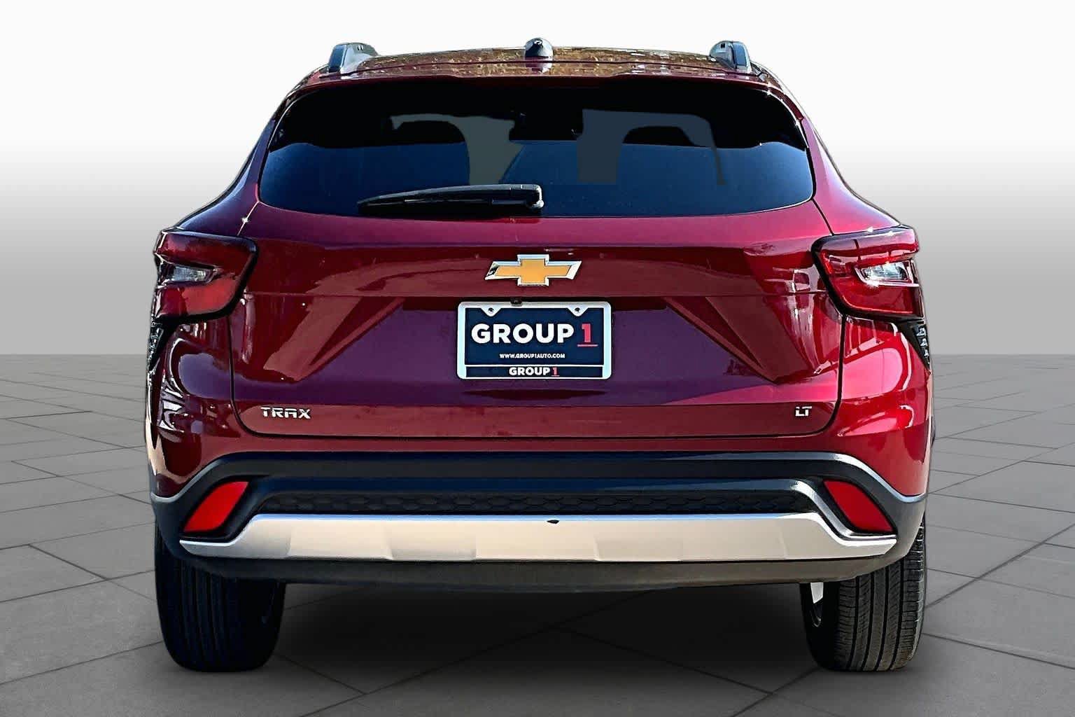 Used 2025 Chevrolet Trax LT w/ LT Convenience Package FWD image 5