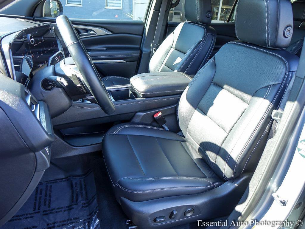 Used 2026 Chevrolet Traverse LT w/ Midnight/Sport Edition FWD image 9