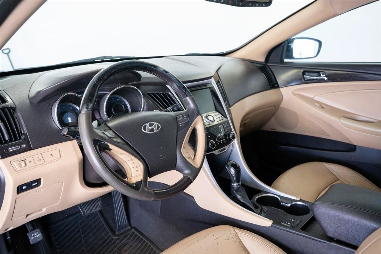 Used 2012 Hyundai Sonata Limited w/ Navigation Pkg FWD image 13