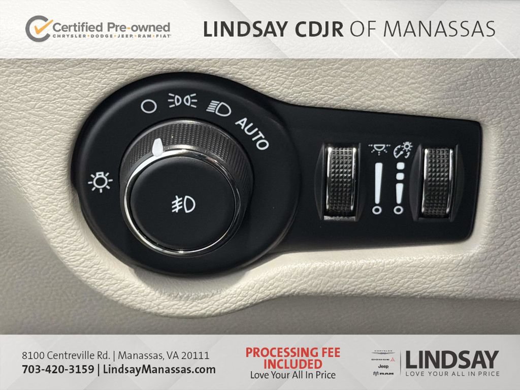 Used 2024 Chrysler Pacifica Touring-L FWD image 28