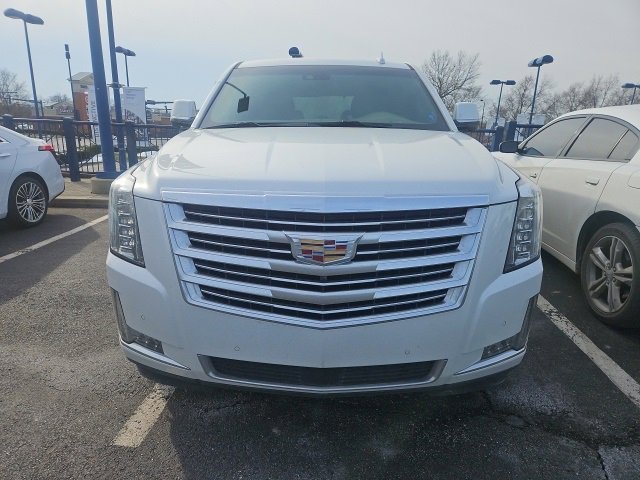 Used 2019 Cadillac Escalade Platinum image 2