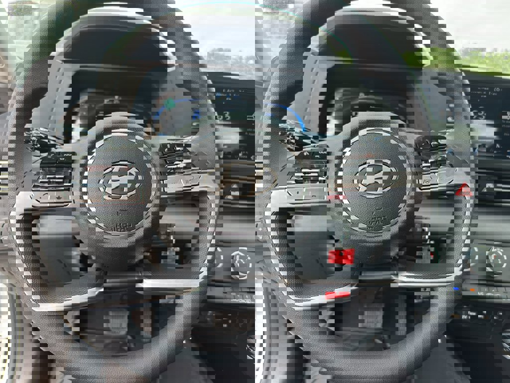 New 2026 Hyundai Elantra SE FWD image 13