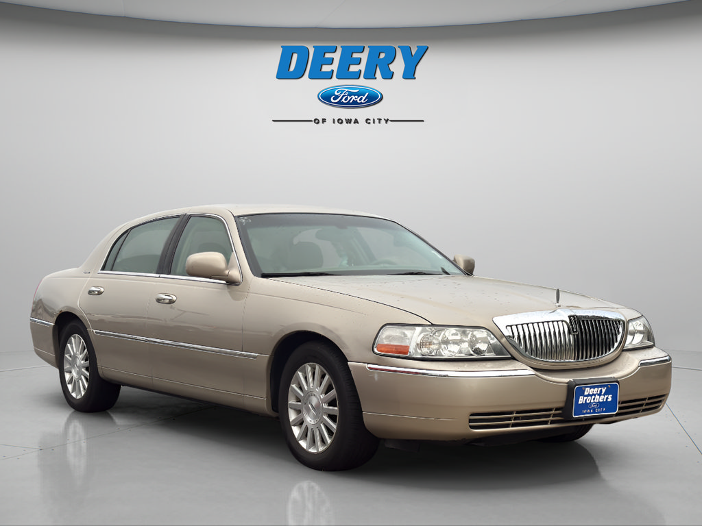 Used 2004 Lincoln Town Car Signature RWD image 4