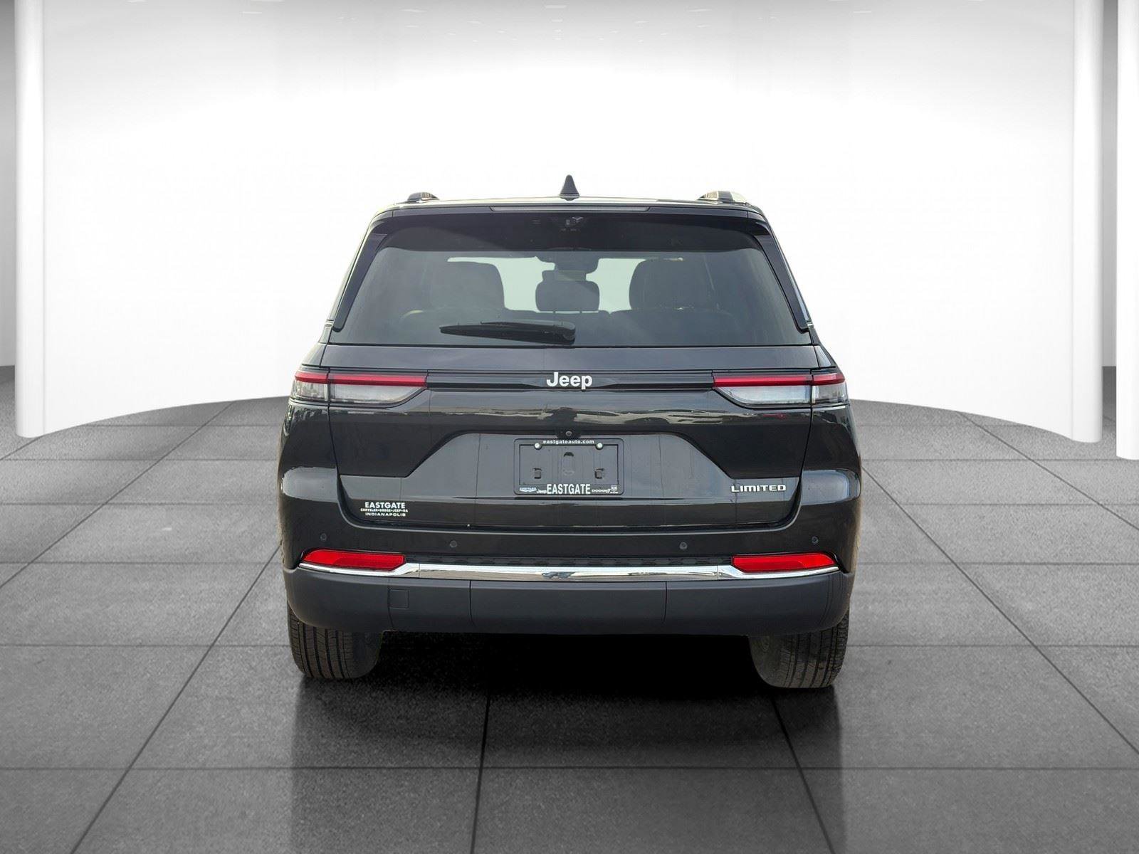 Used 2024 Jeep Grand Cherokee Limited w/ Luxury Tech Group II image 6