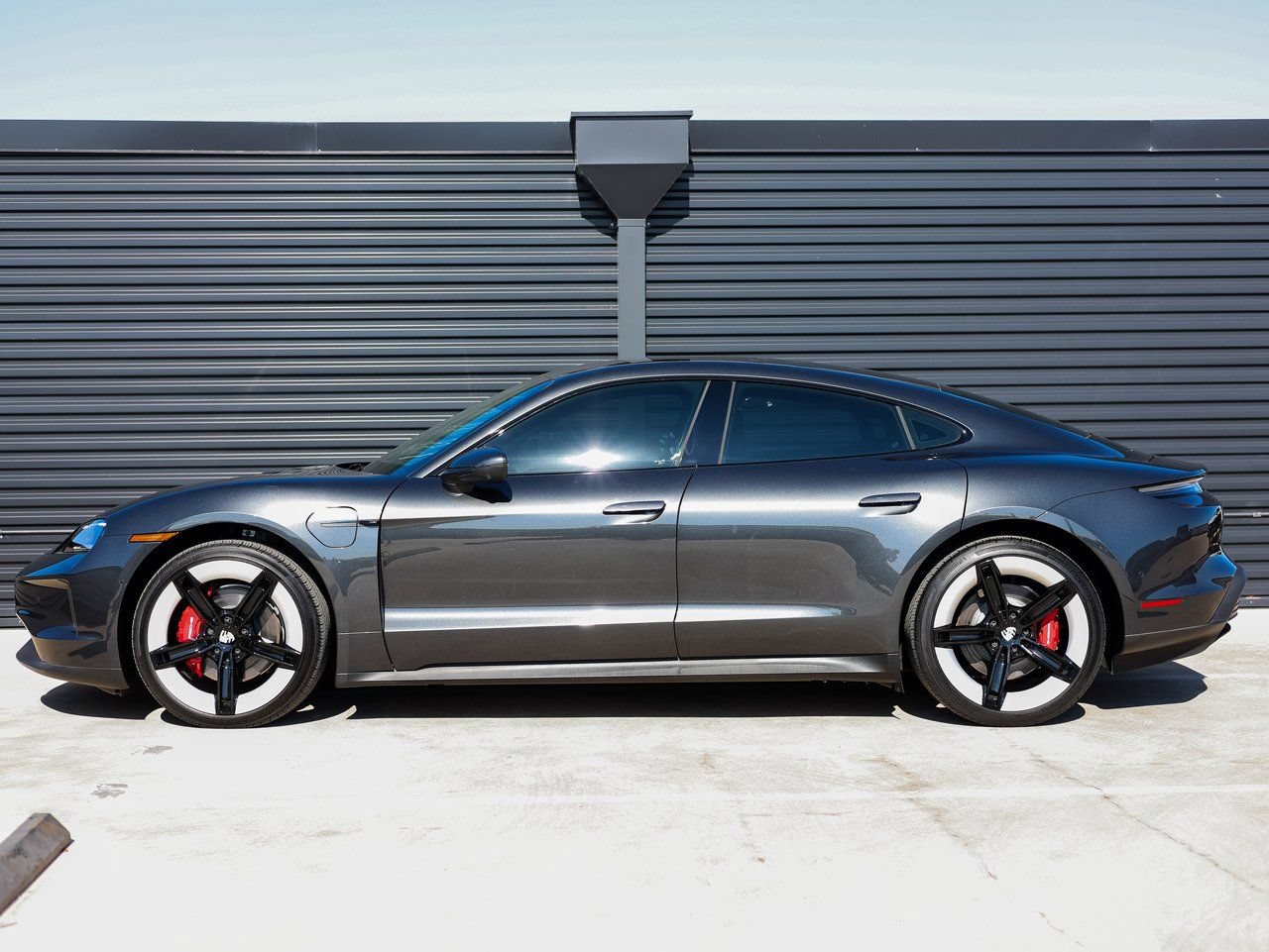 Used 2025 Porsche Taycan 4S AWD/4WD image 2