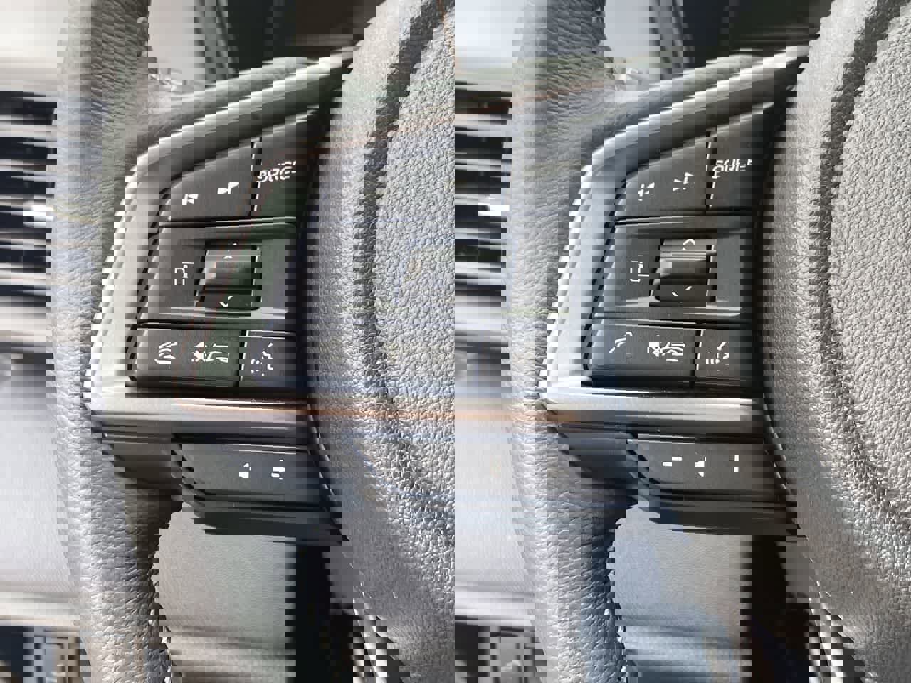 Used 2025 Subaru Outback Premium image 23