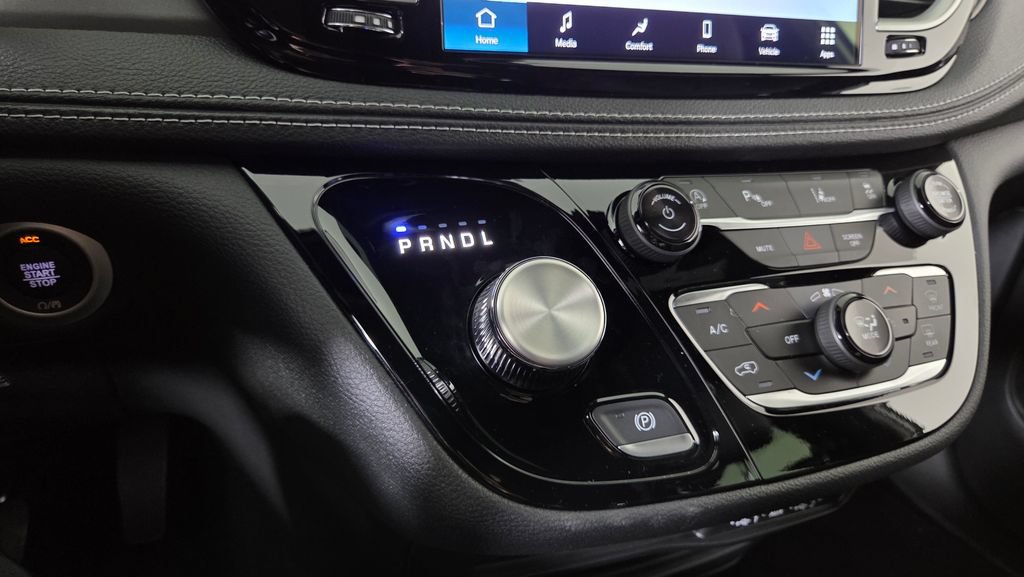 New 2025 Chrysler Pacifica Select w/ Fav Edition Package FWD image 22