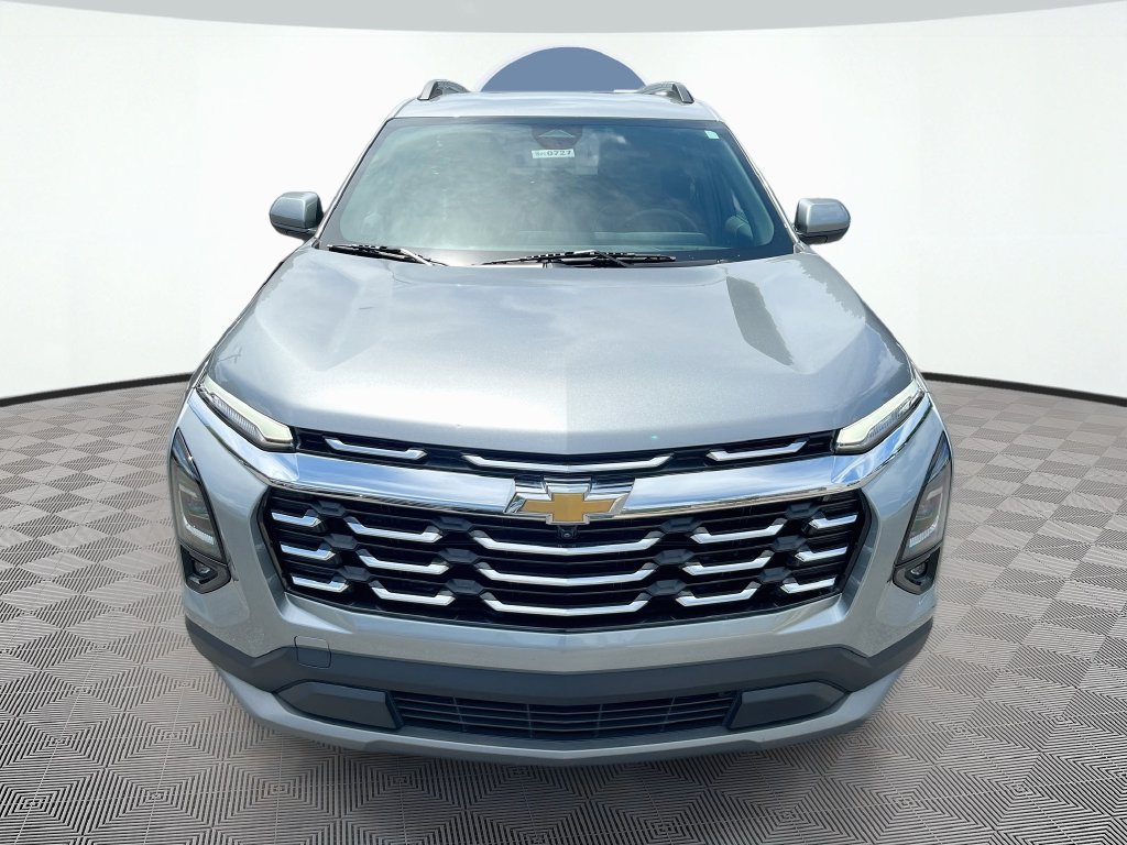 Used 2025 Chevrolet Equinox LT w/ Convenience Package II AWD/4WD image 2