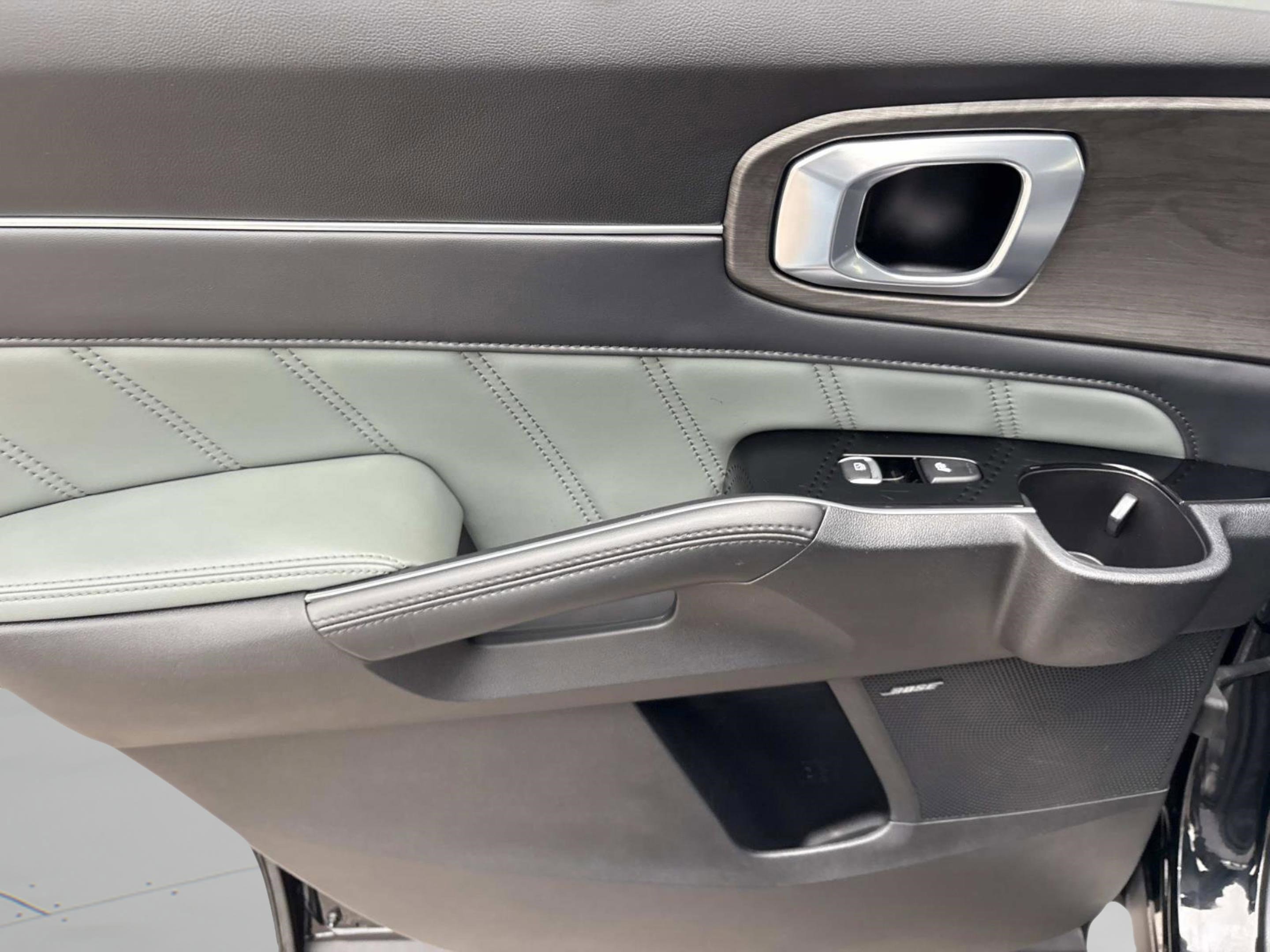 Used 2025 Kia Sorento SX Prestige w/ Sage Leather Package image 29