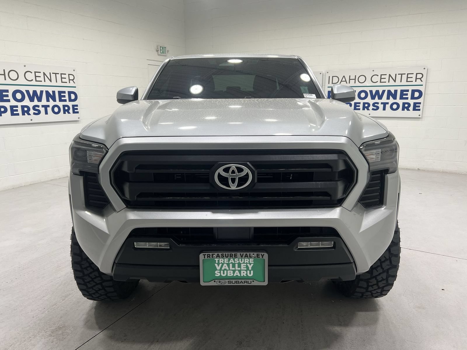 Used 2025 Toyota Tacoma SR5 AWD/4WD image 3