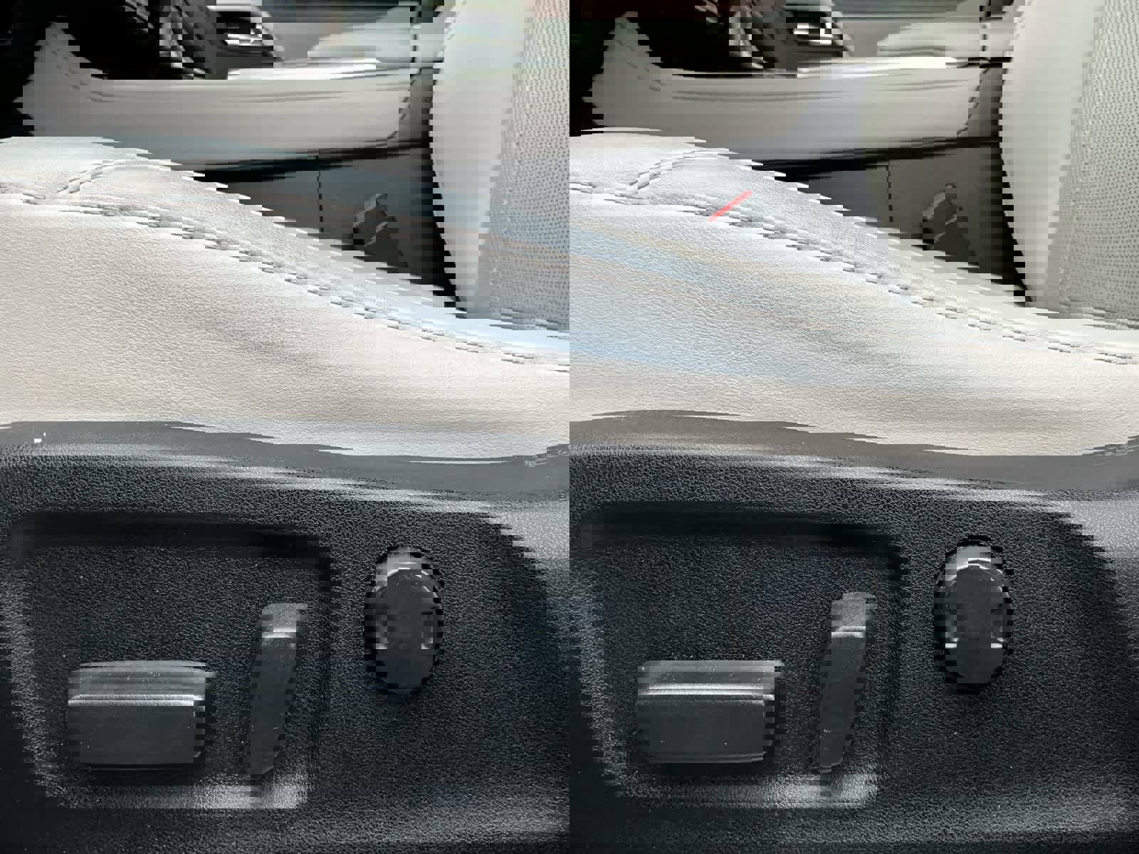 Used 2022 Lexus RX 350L Premium w/ Premium Package image 21