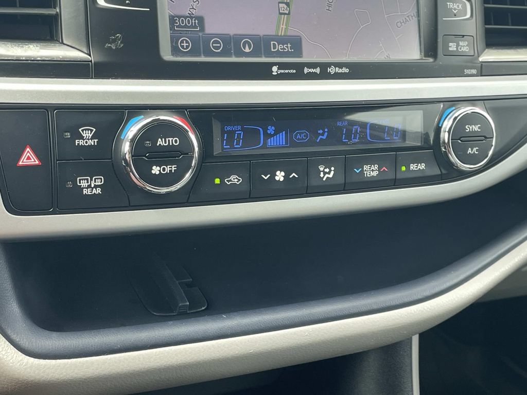 Used 2019 Toyota Highlander XLE FWD image 22