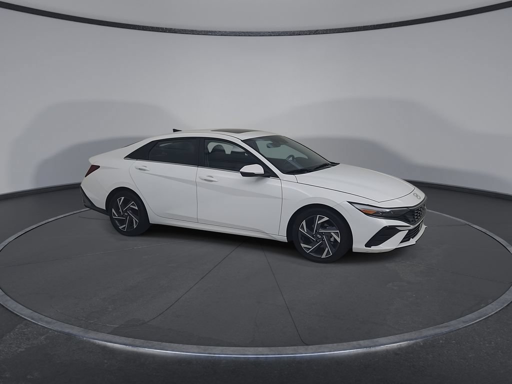 Used 2025 Hyundai Elantra Limited FWD image 18