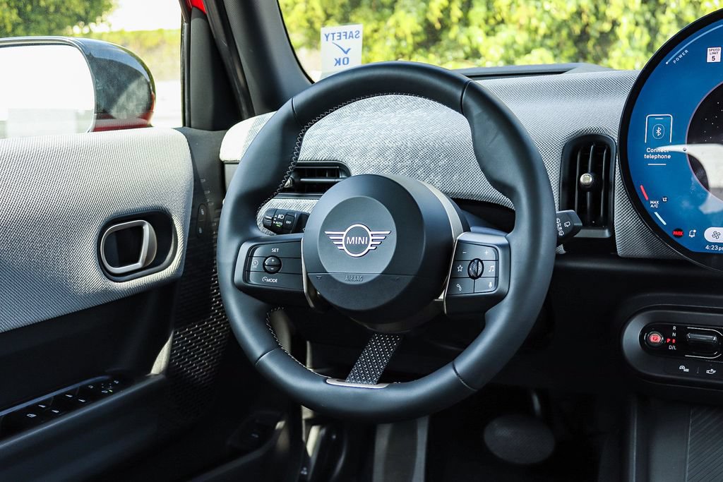 Used 2025 MINI Cooper 4-Door Hardtop FWD image 18