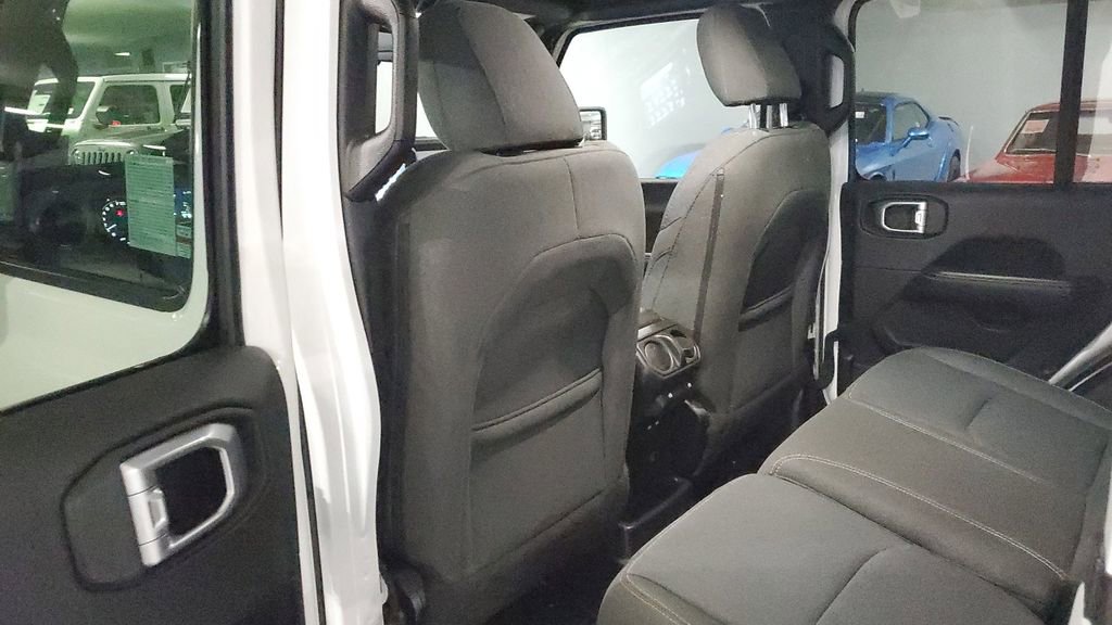 Used 2024 Jeep Wrangler Unlimited Sahara image 15