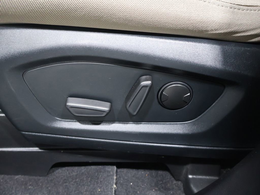 Used 2022 Ford Explorer XLT image 16