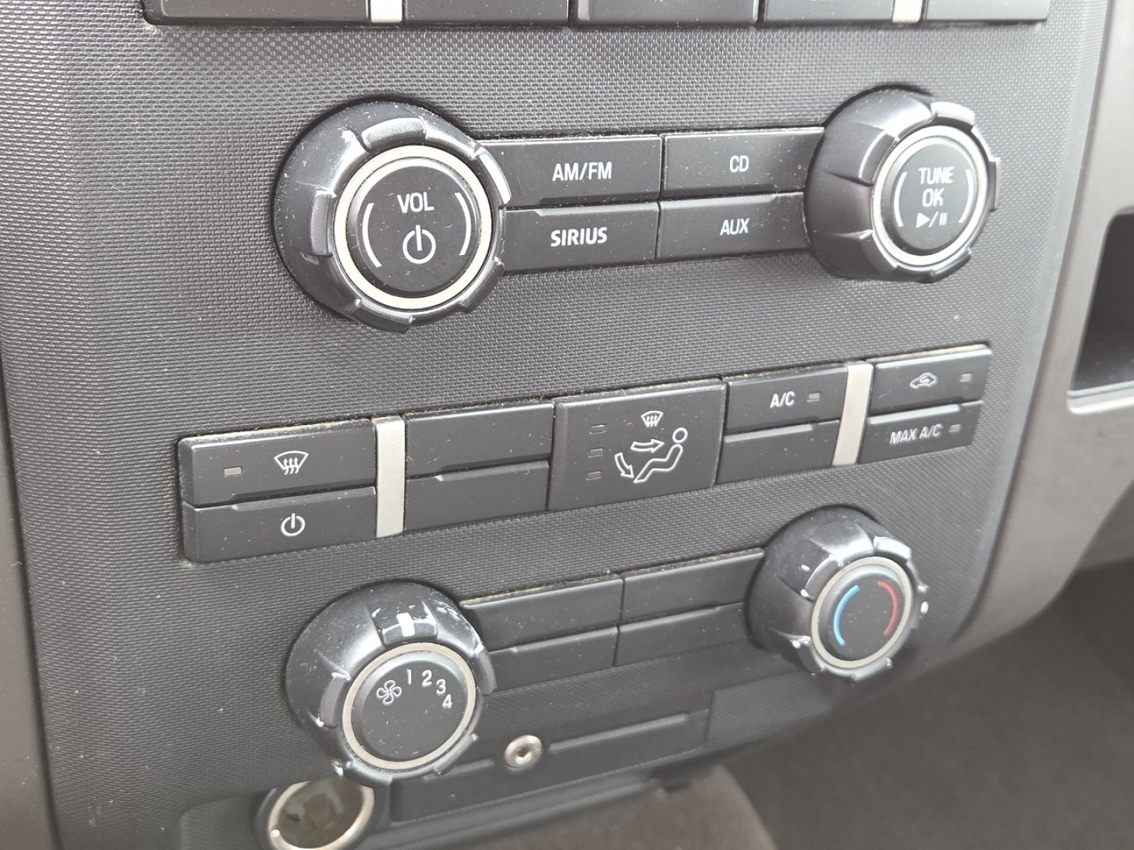 Used 2010 Ford F150 STX AWD/4WD image 3