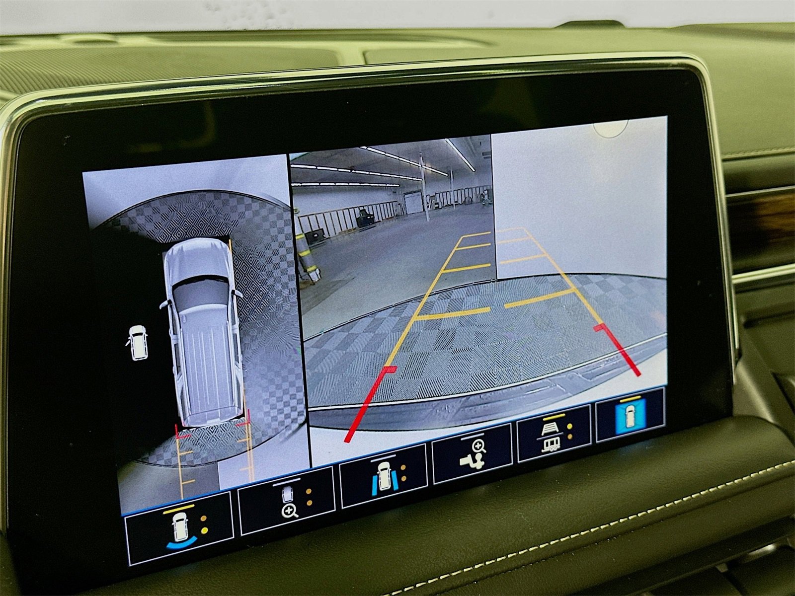 Used 2021 Chevrolet Suburban Premier w/ Premium Package image 14