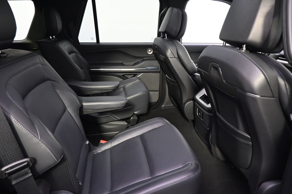 New 2026 Lincoln Navigator Reserve w/ Jet Appearance Package AWD/4WD image 18