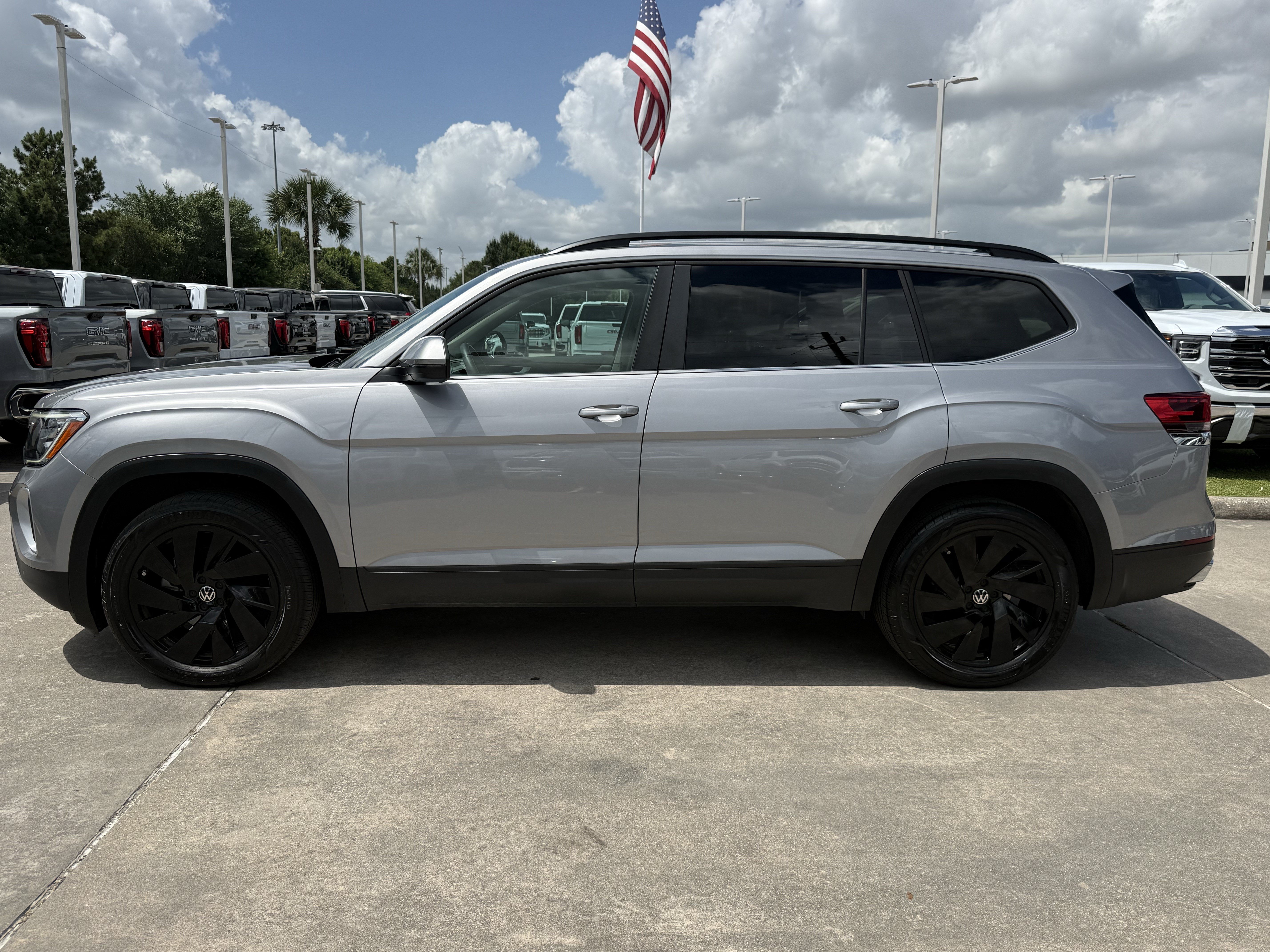 Used 2024 Volkswagen Atlas SE FWD image 8
