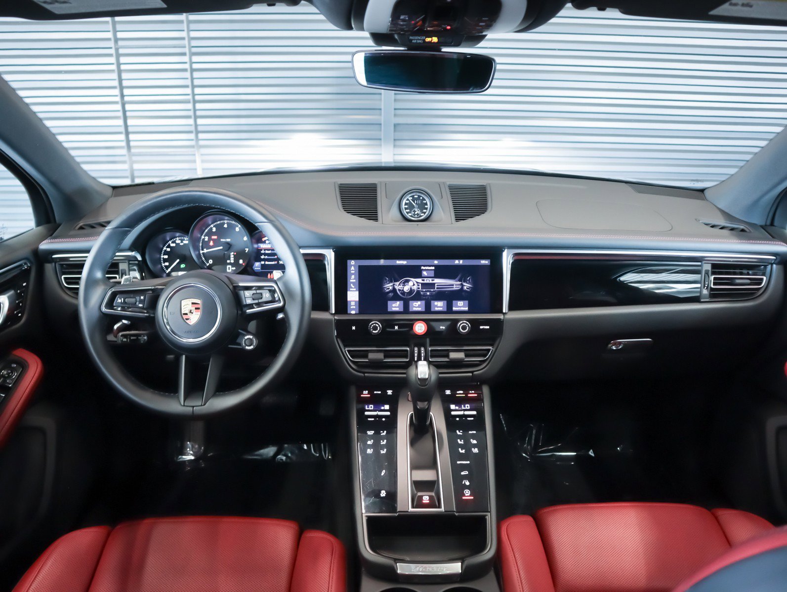 Certified 2023 Porsche Macan AWD/4WD image 12