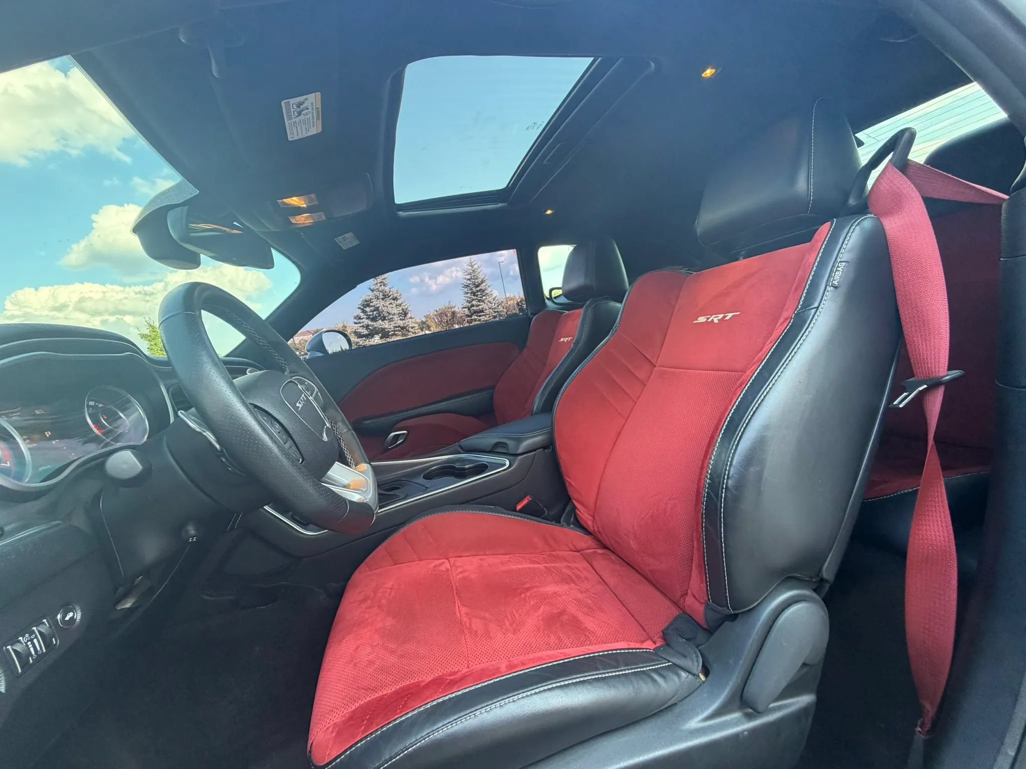 Used 2015 Dodge Challenger SRT RWD image 14