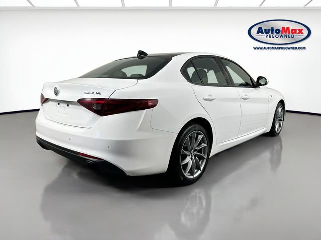 Used 2022 Alfa Romeo Giulia Ti image 2
