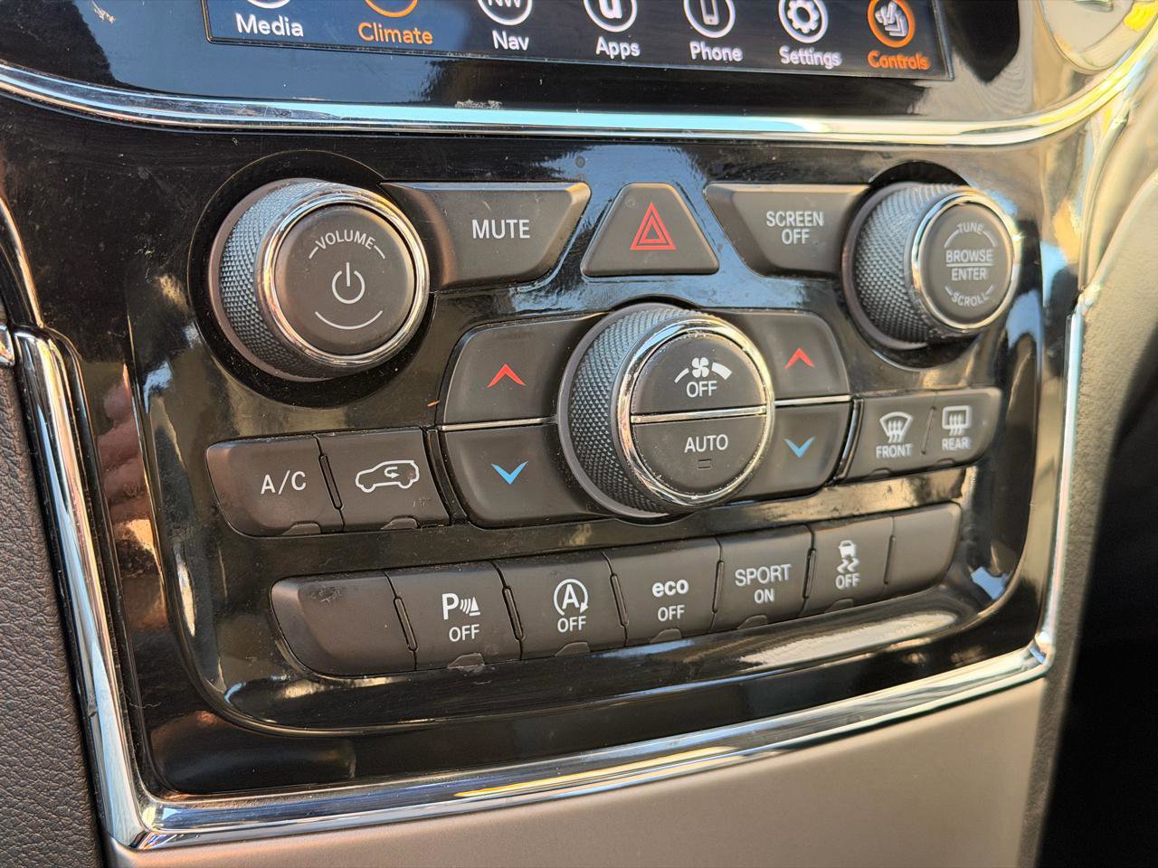 Used 2021 Jeep Grand Cherokee Limited AWD/4WD image 29