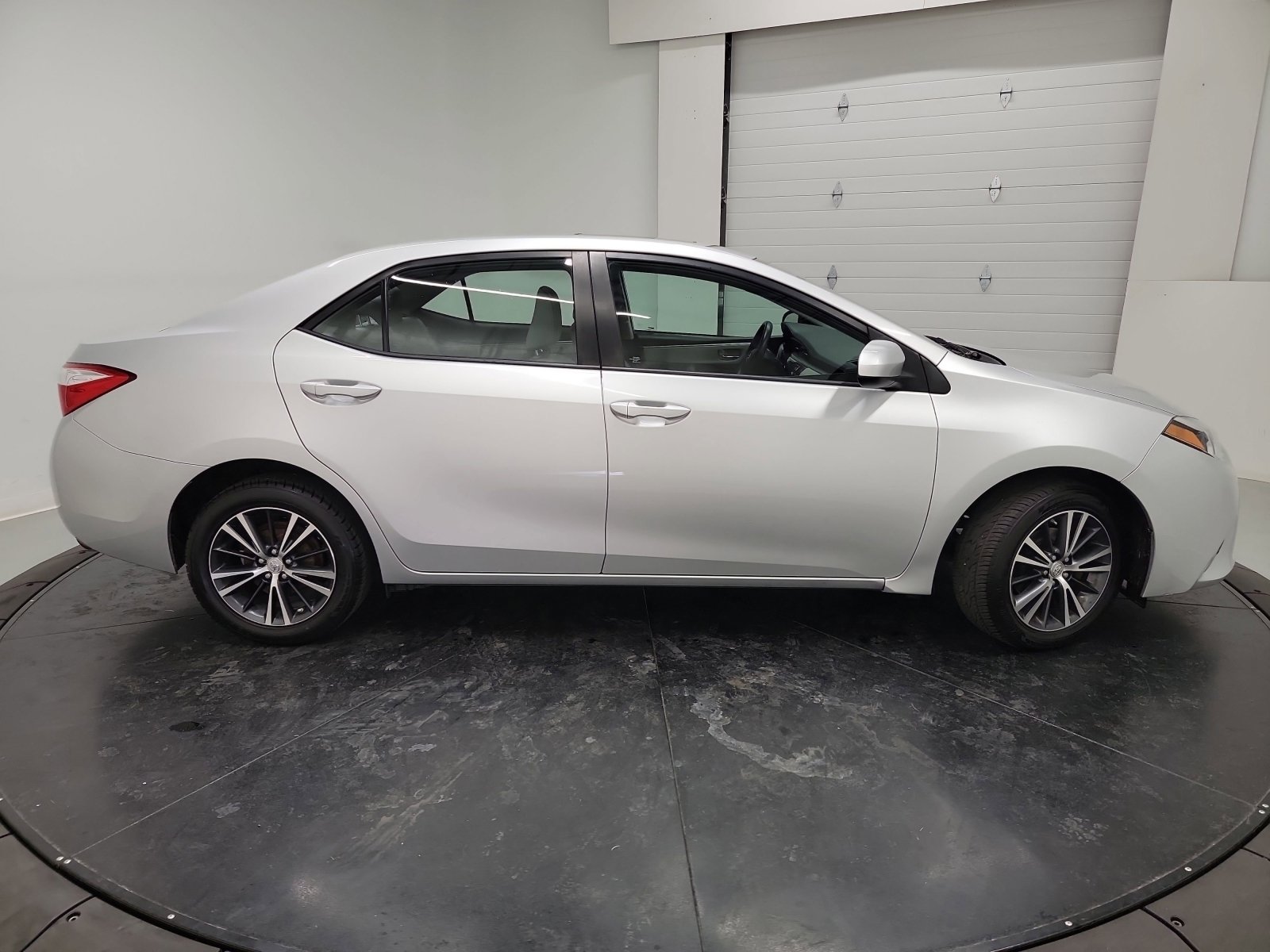 Used 2016 Toyota Corolla LE FWD image 11