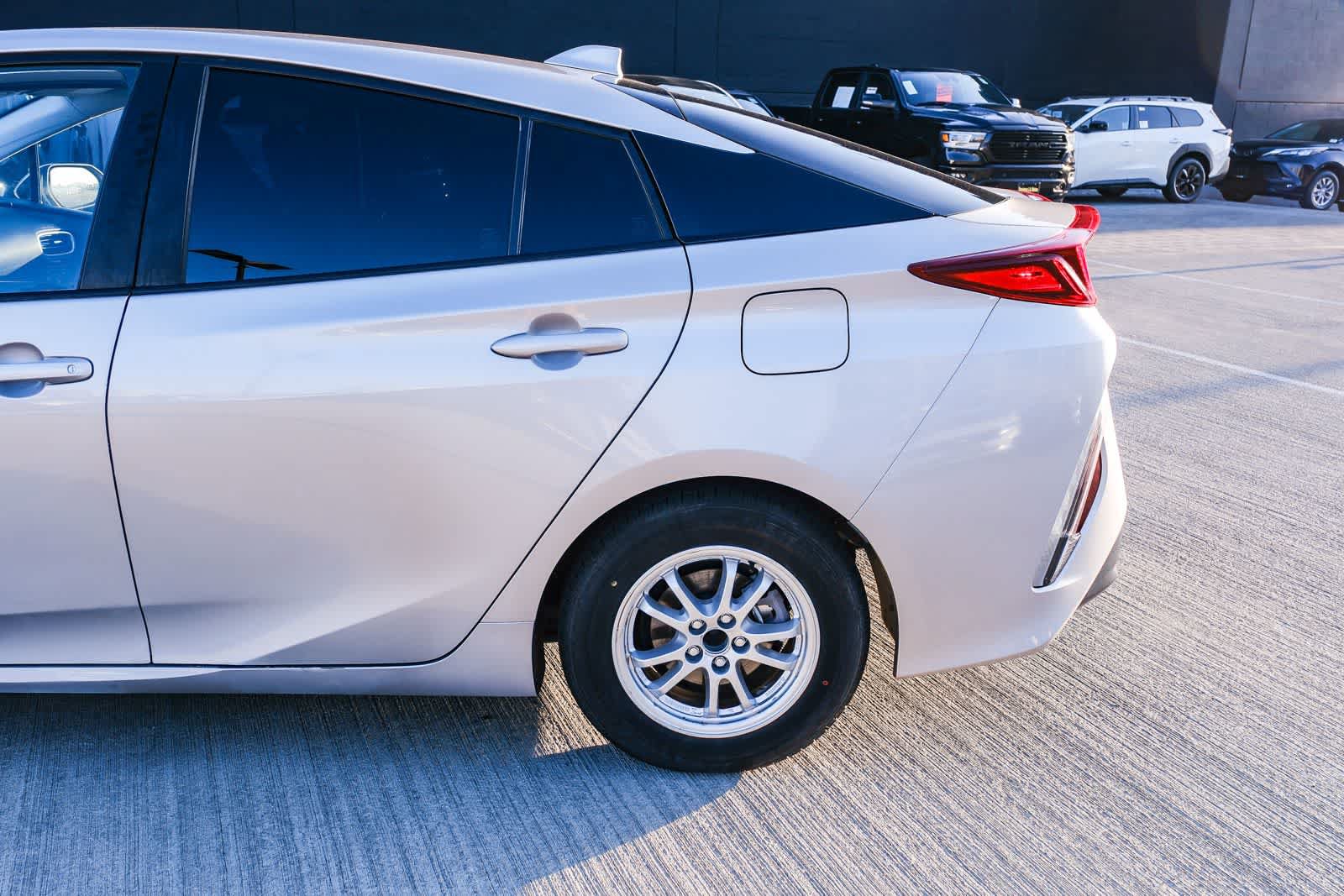 Certified 2022 Toyota Prius Prime LE FWD image 8