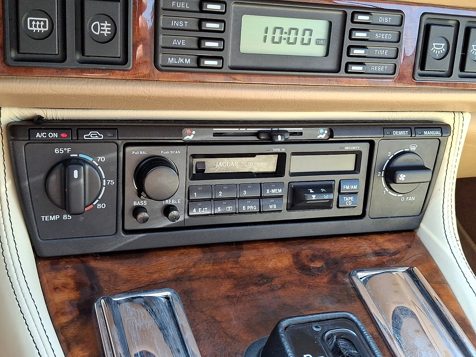 Used 1994 Jaguar XJS V12 Convertible RWD image 16