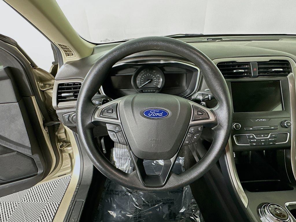 Used 2019 Ford Fusion SE image 16