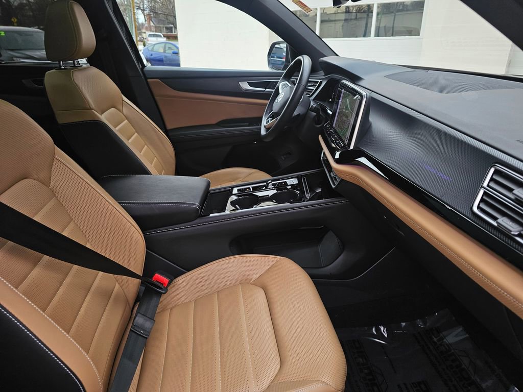 Used 2024 Volkswagen Atlas Cross Sport SEL R-Line image 20