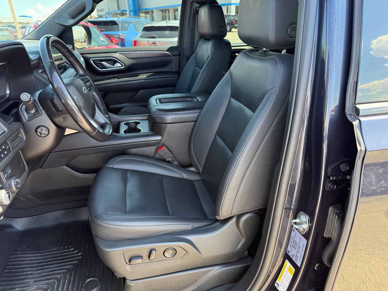 Certified 2022 Chevrolet Tahoe Z71 w/ Luxury Package AWD/4WD image 35