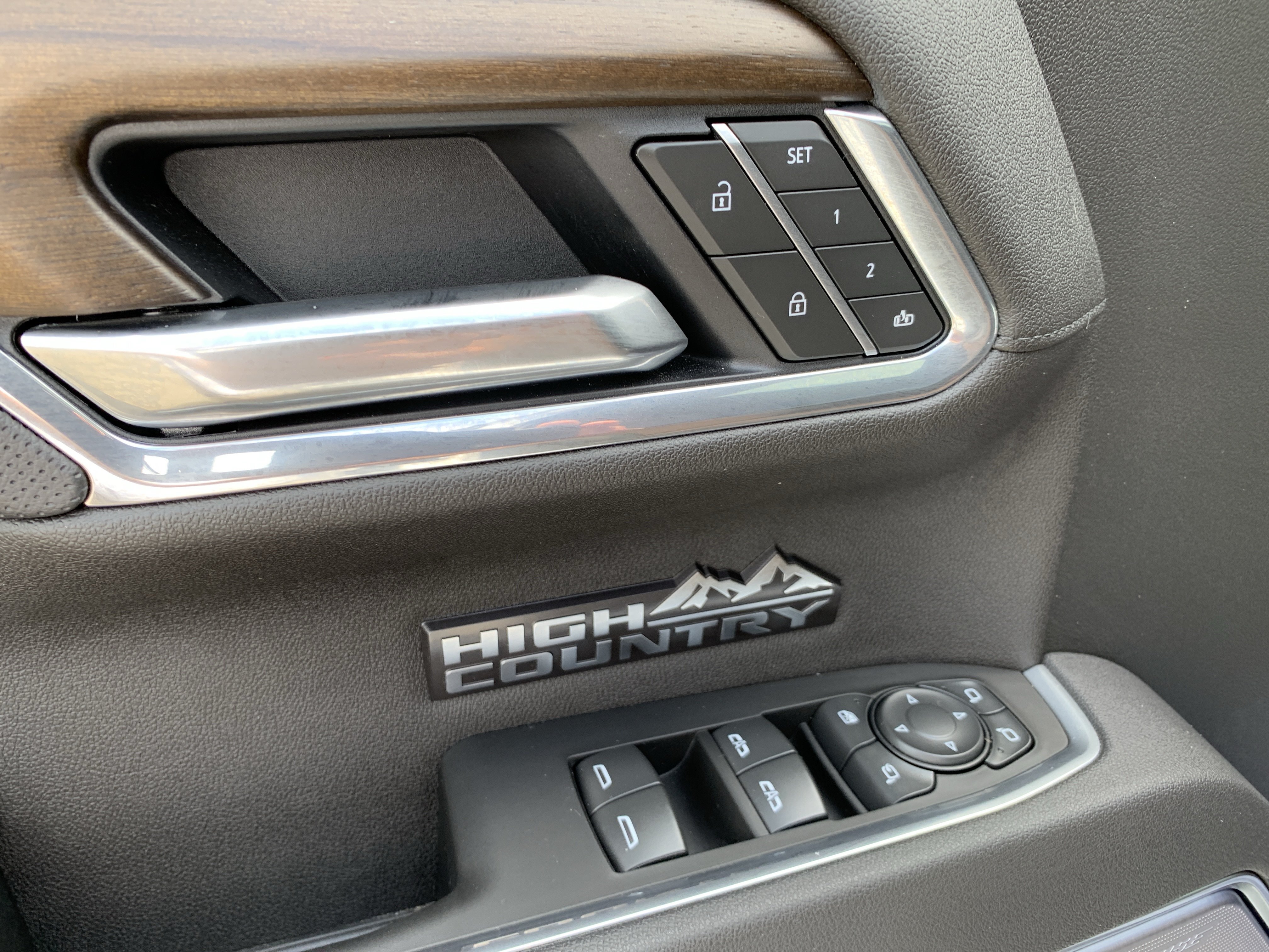 Used 2025 Chevrolet Silverado 1500 High Country AWD/4WD image 23