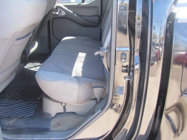 Used 2010 Nissan Frontier SE image 14
