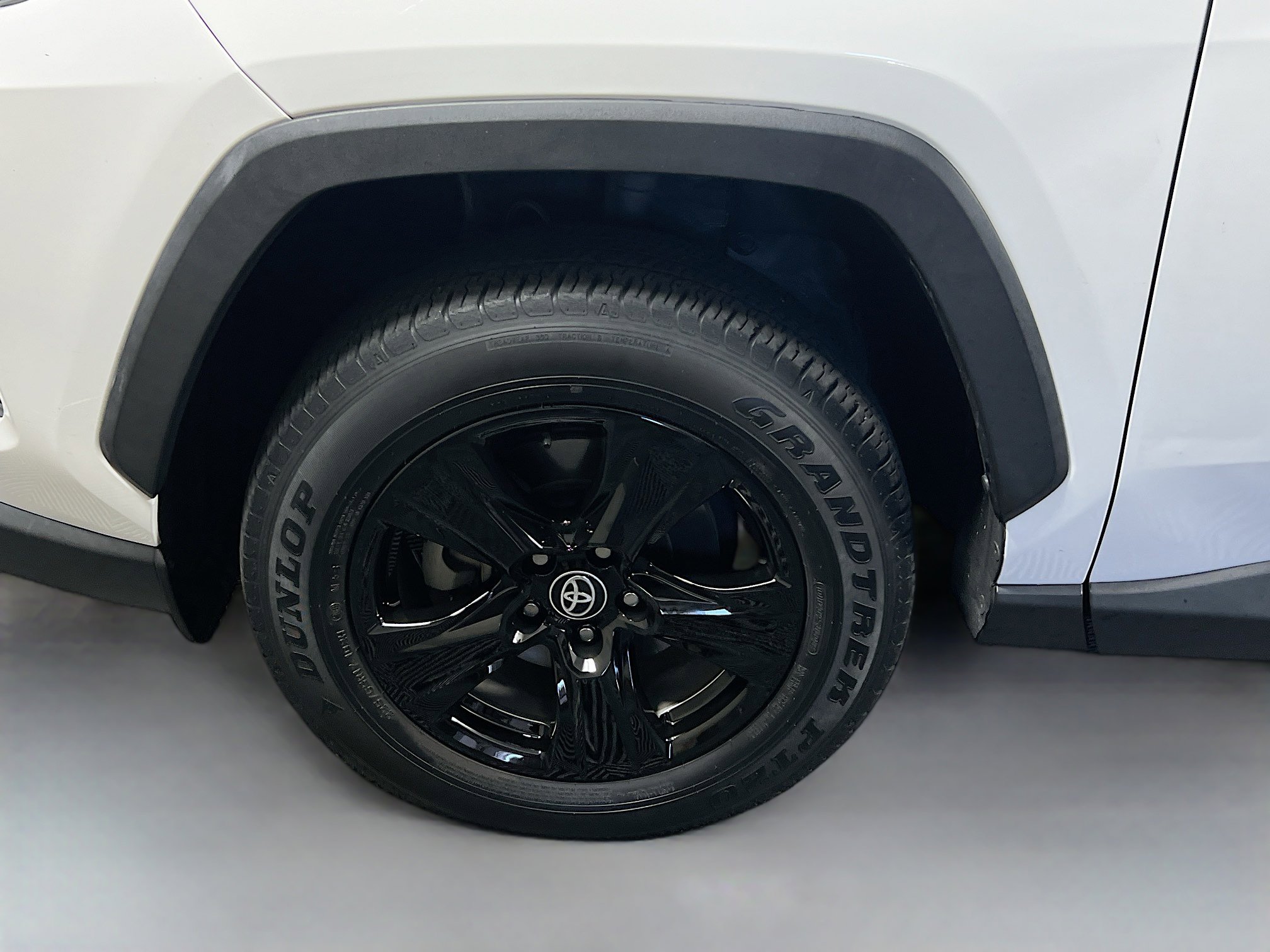 Used 2021 Toyota RAV4 XLE w/ Convenience Package FWD image 13