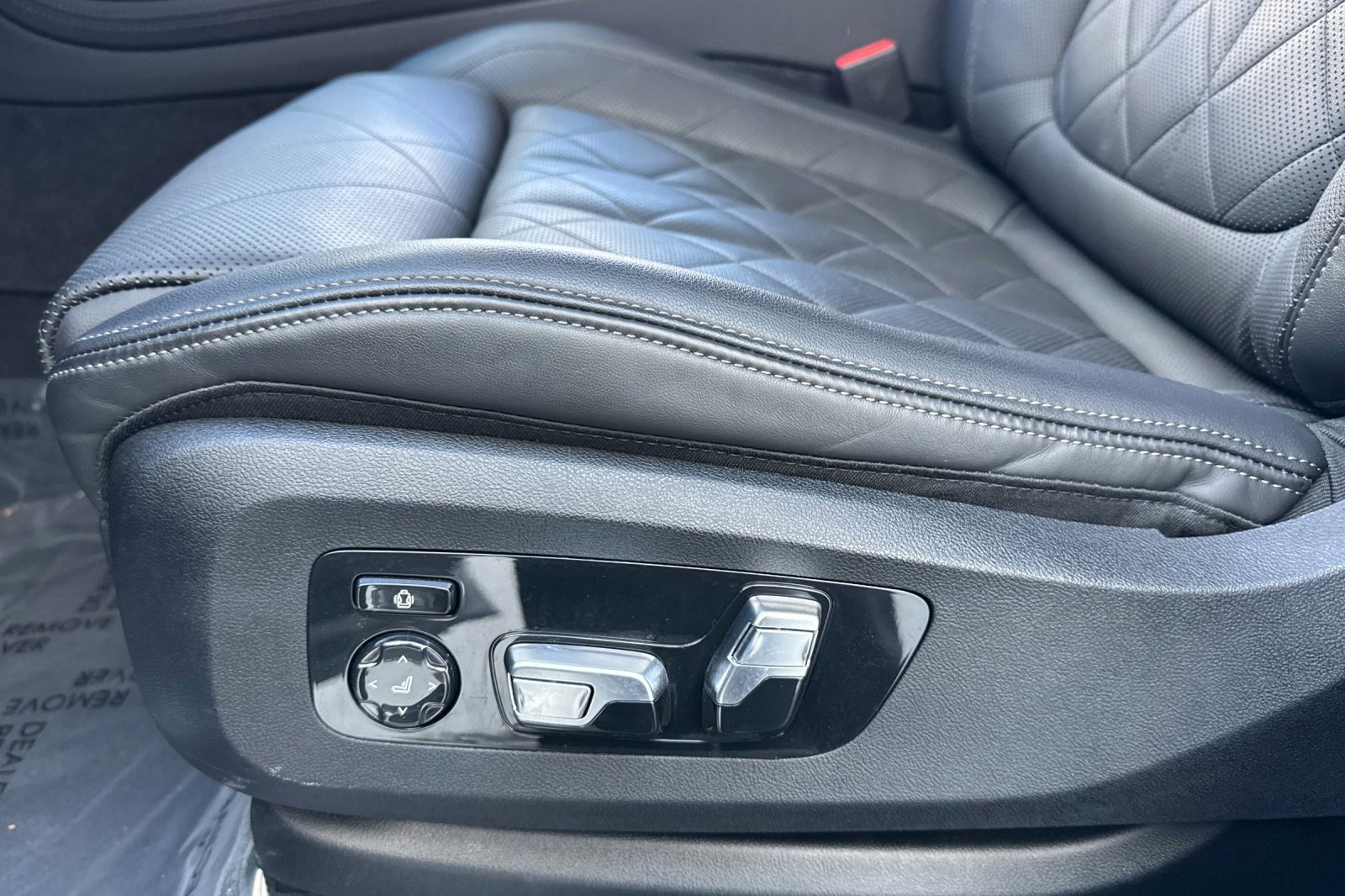 Used 2024 BMW X7 xDrive40i w/ Premium Package image 14