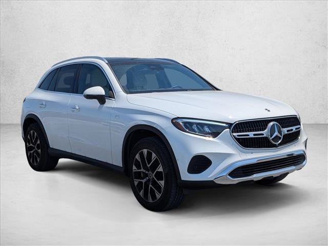 Used 2025 Mercedes-Benz GLC 350e 4MATIC image 3